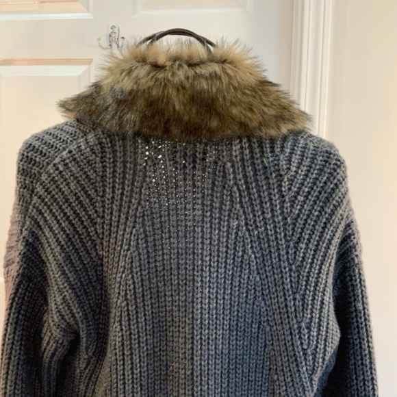 Ann Taylor Faux Fur Wool Chunky Knit Warm Winter Gray Sweater Size Medium - Picture 5 of 8